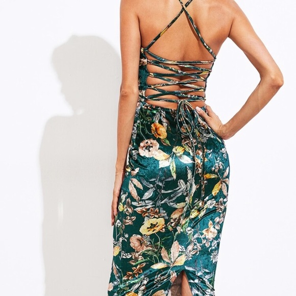 Dresses & Skirts - NWT Floral Lace-up Back Velvet Midi Dress